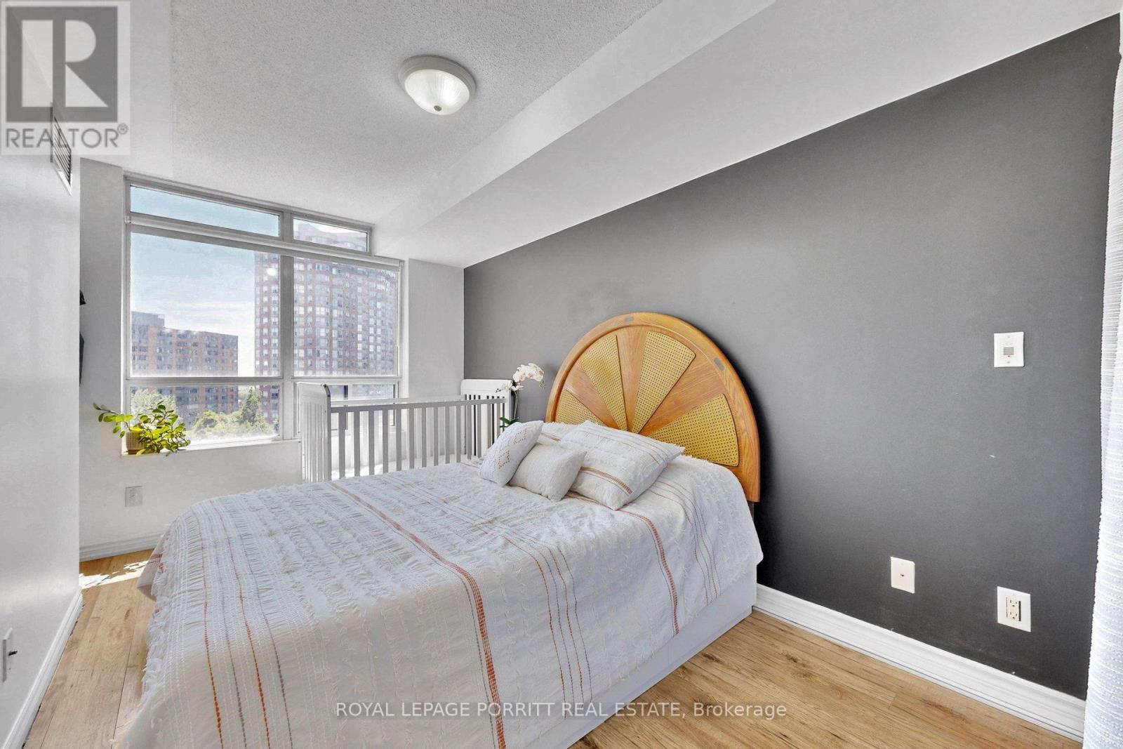 #927 3888 DUKE OF YORK BOULEVARD - 21