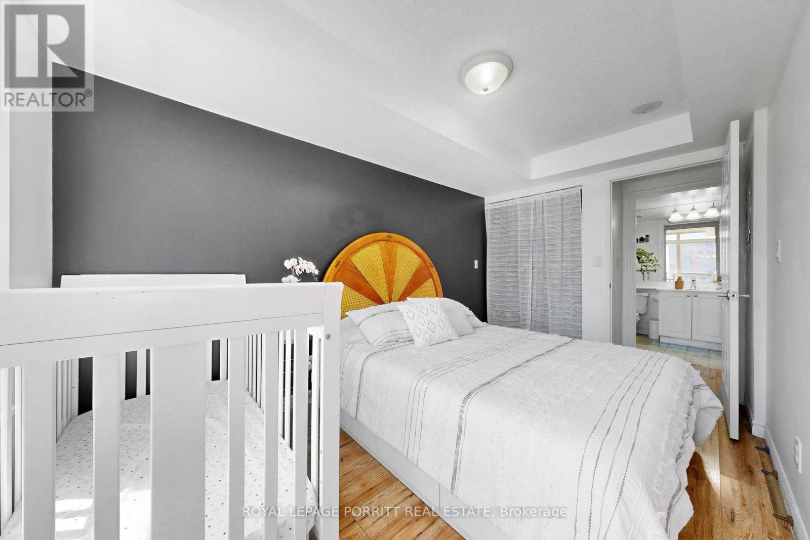 #927 3888 DUKE OF YORK BOULEVARD - 23