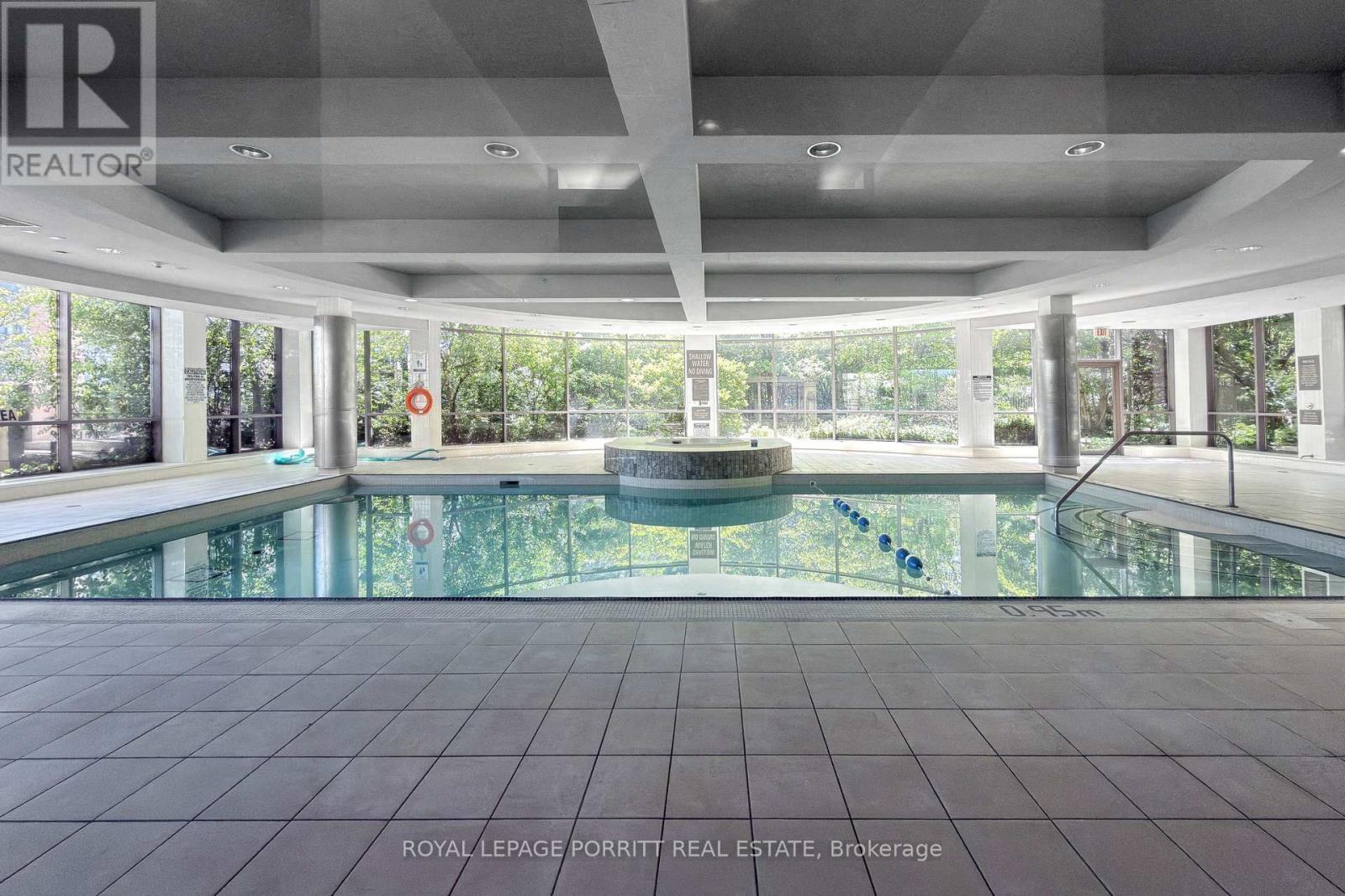 #927 3888 DUKE OF YORK BOULEVARD - 31