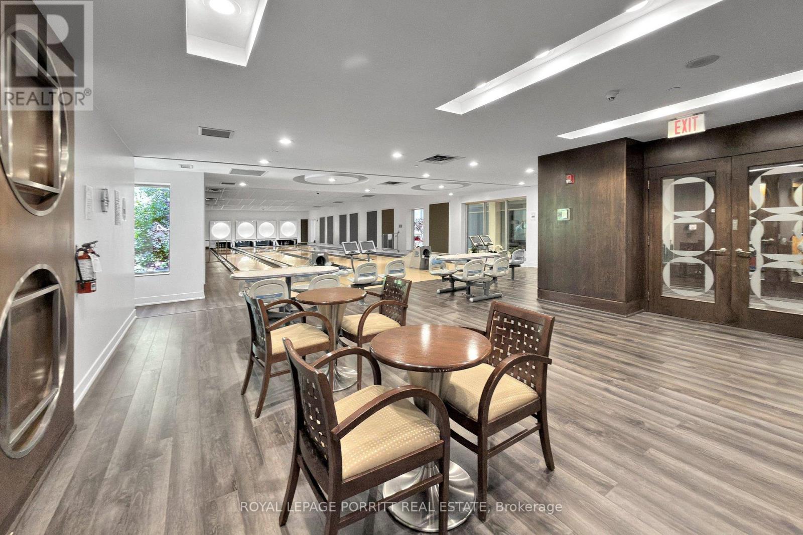 #927 3888 DUKE OF YORK BOULEVARD - 36