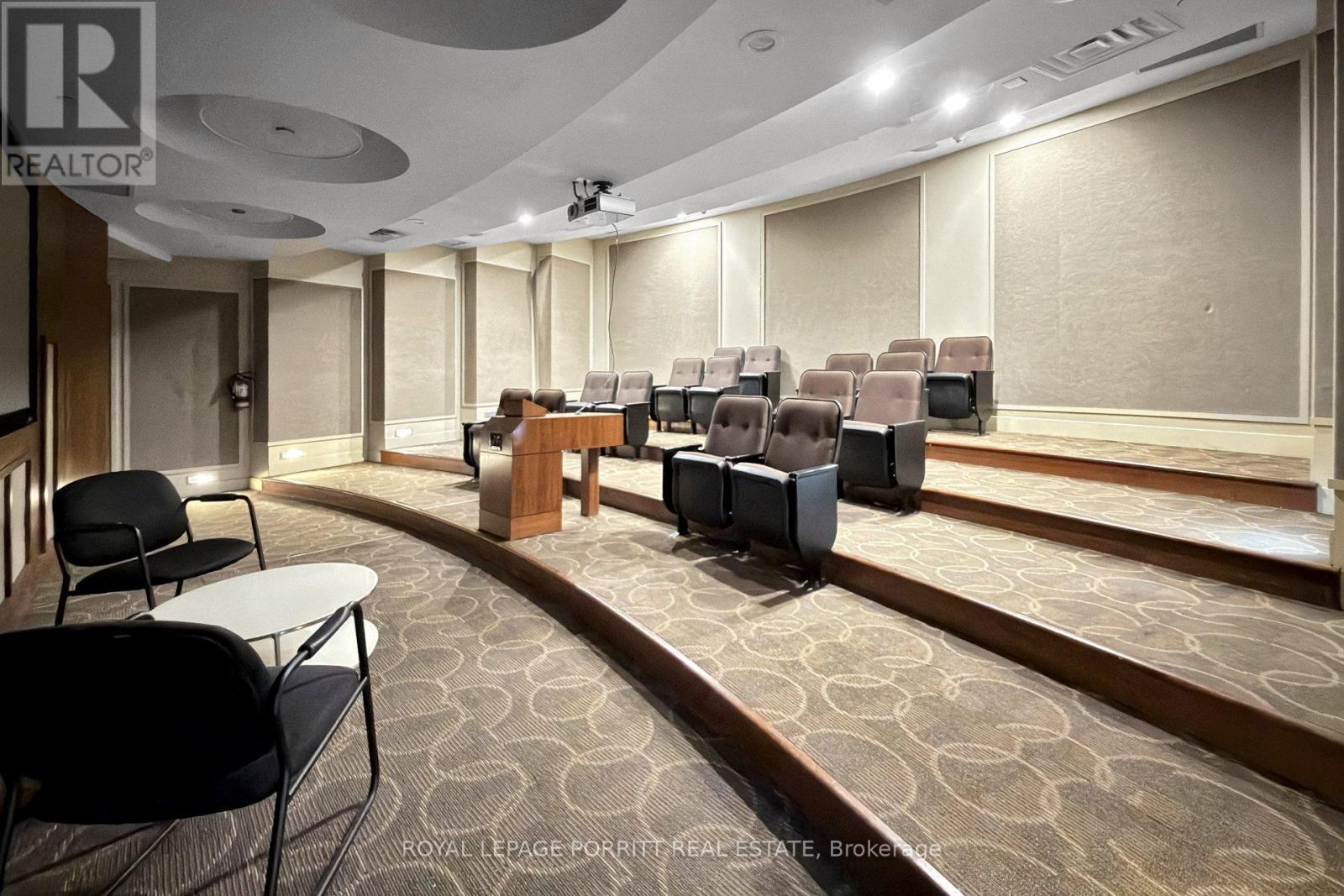 #927 3888 DUKE OF YORK BOULEVARD - 37