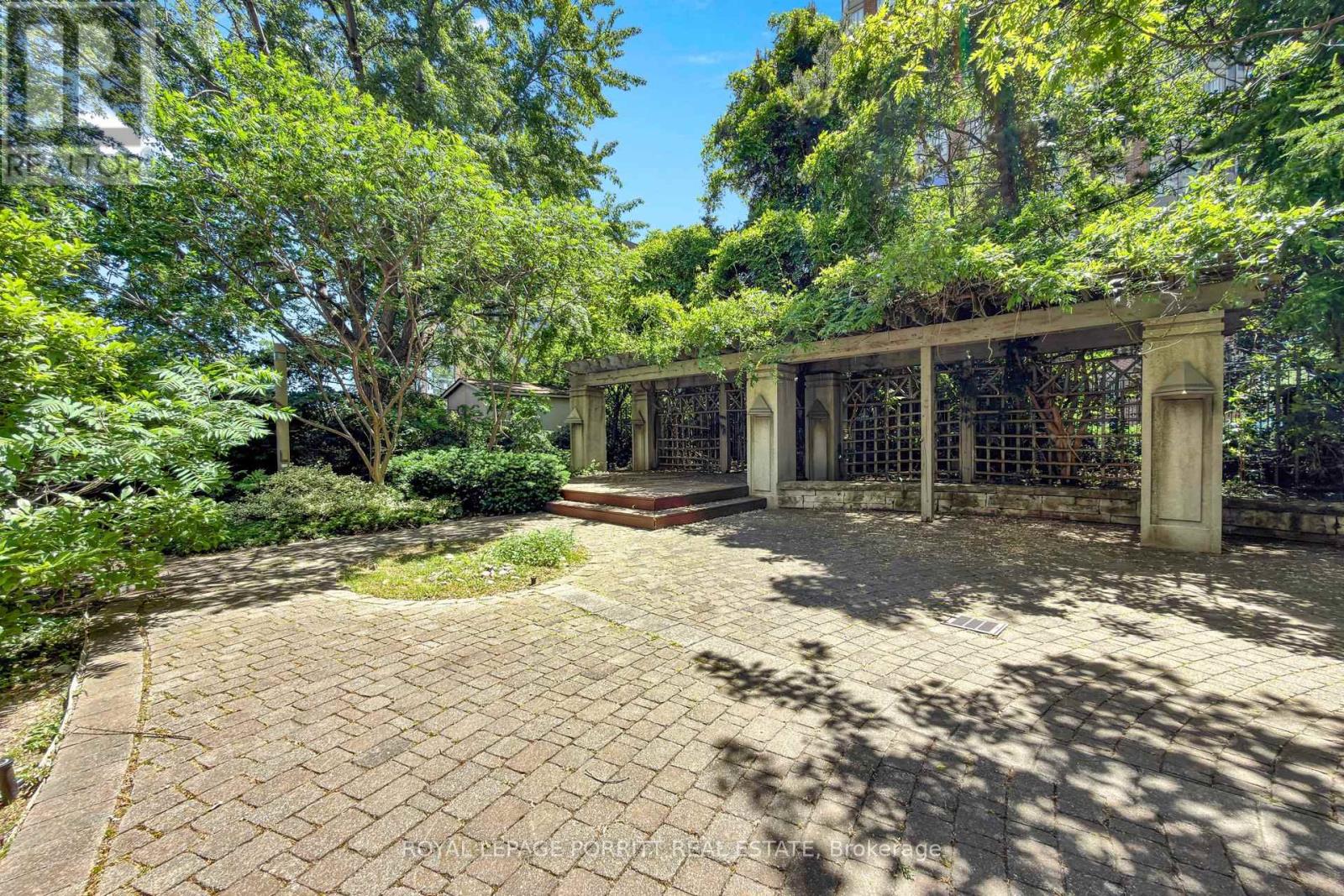 #927 3888 DUKE OF YORK BOULEVARD - 41
