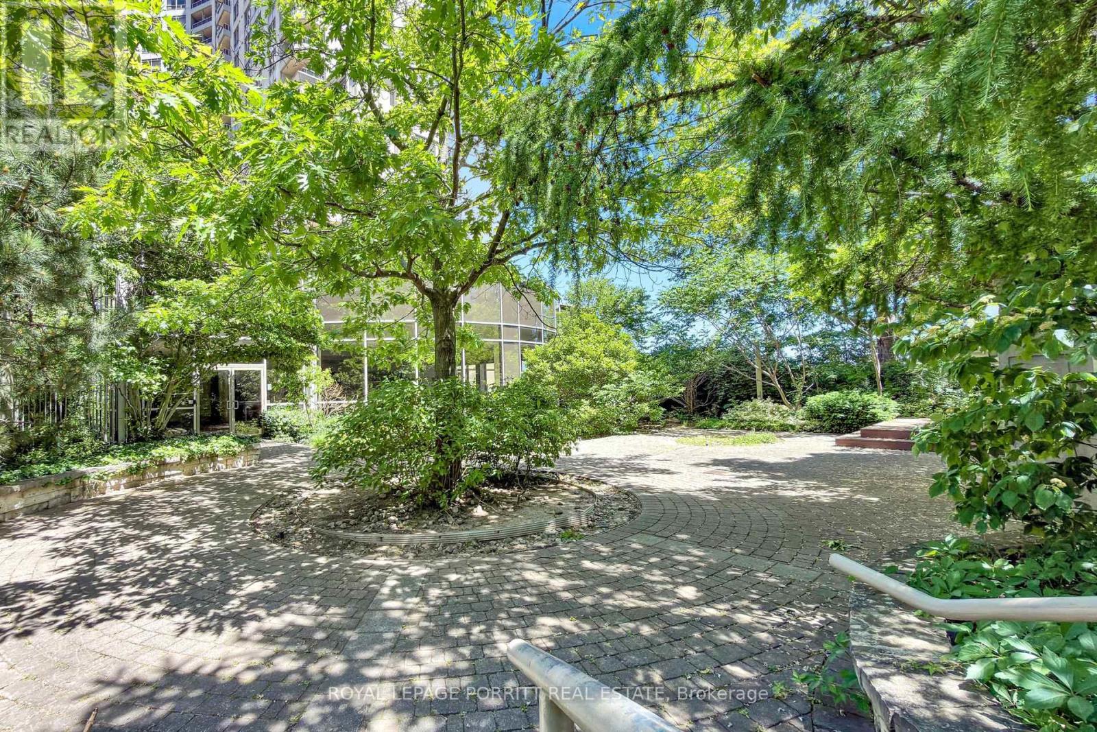 #927 3888 DUKE OF YORK BOULEVARD - 43