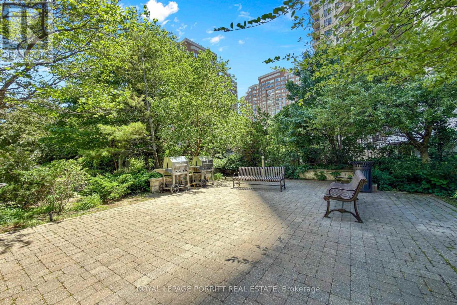#927 3888 DUKE OF YORK BOULEVARD - 44
