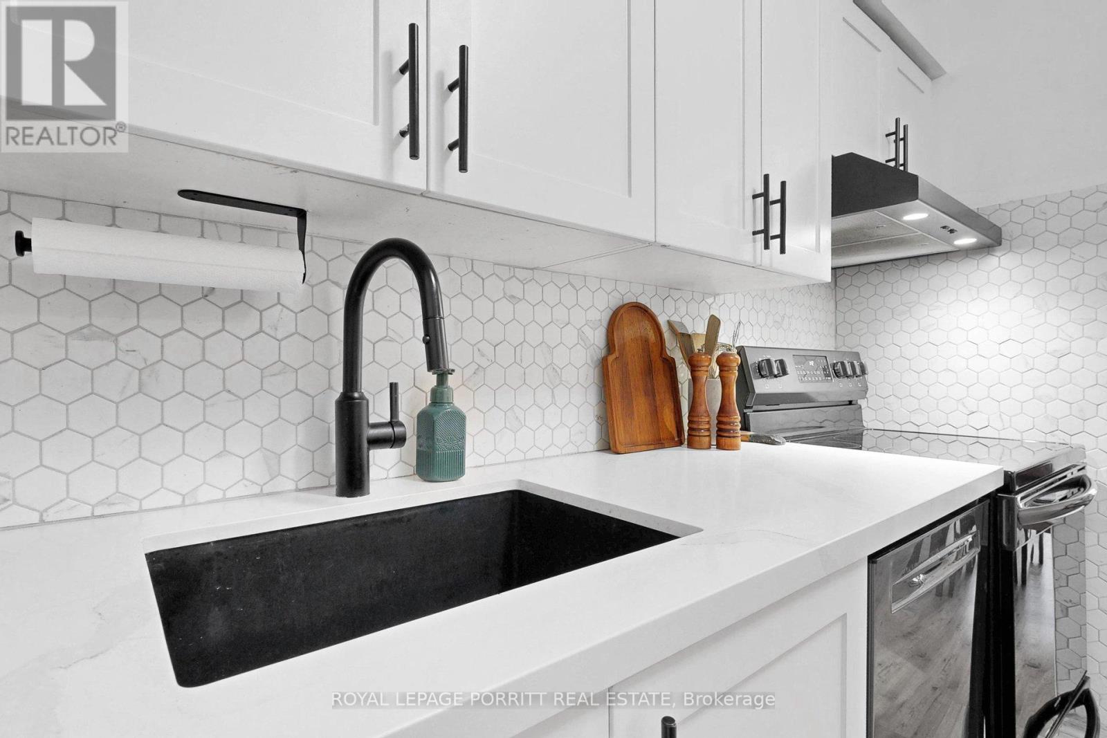 #927 3888 DUKE OF YORK BOULEVARD - 5