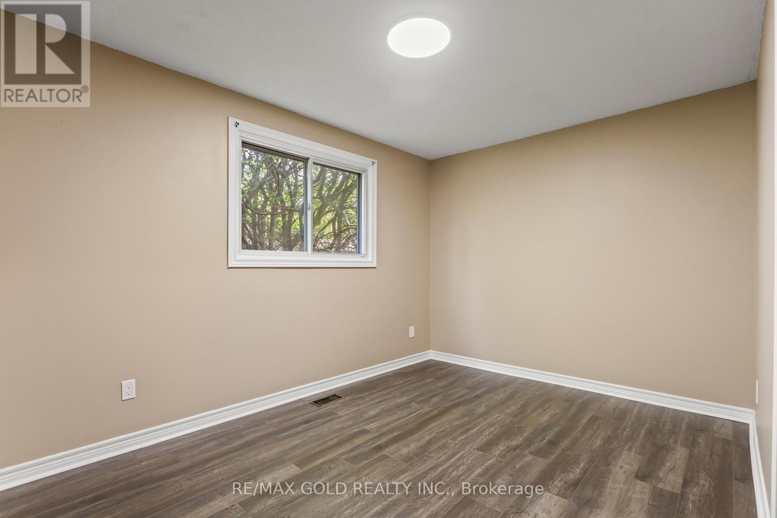 1588 ALDERSBROOK ROAD - 18