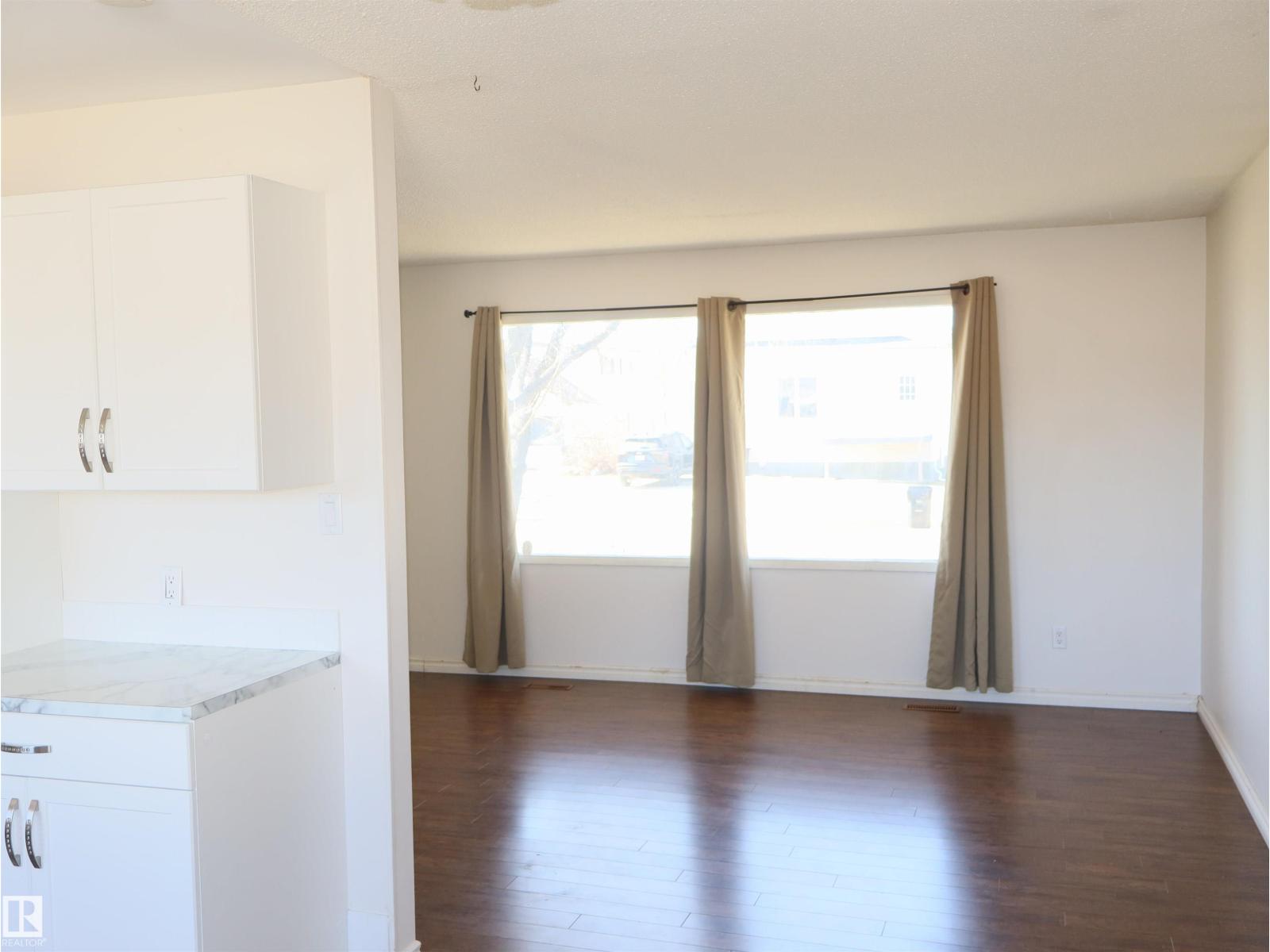 4934 49 Avenue - 9