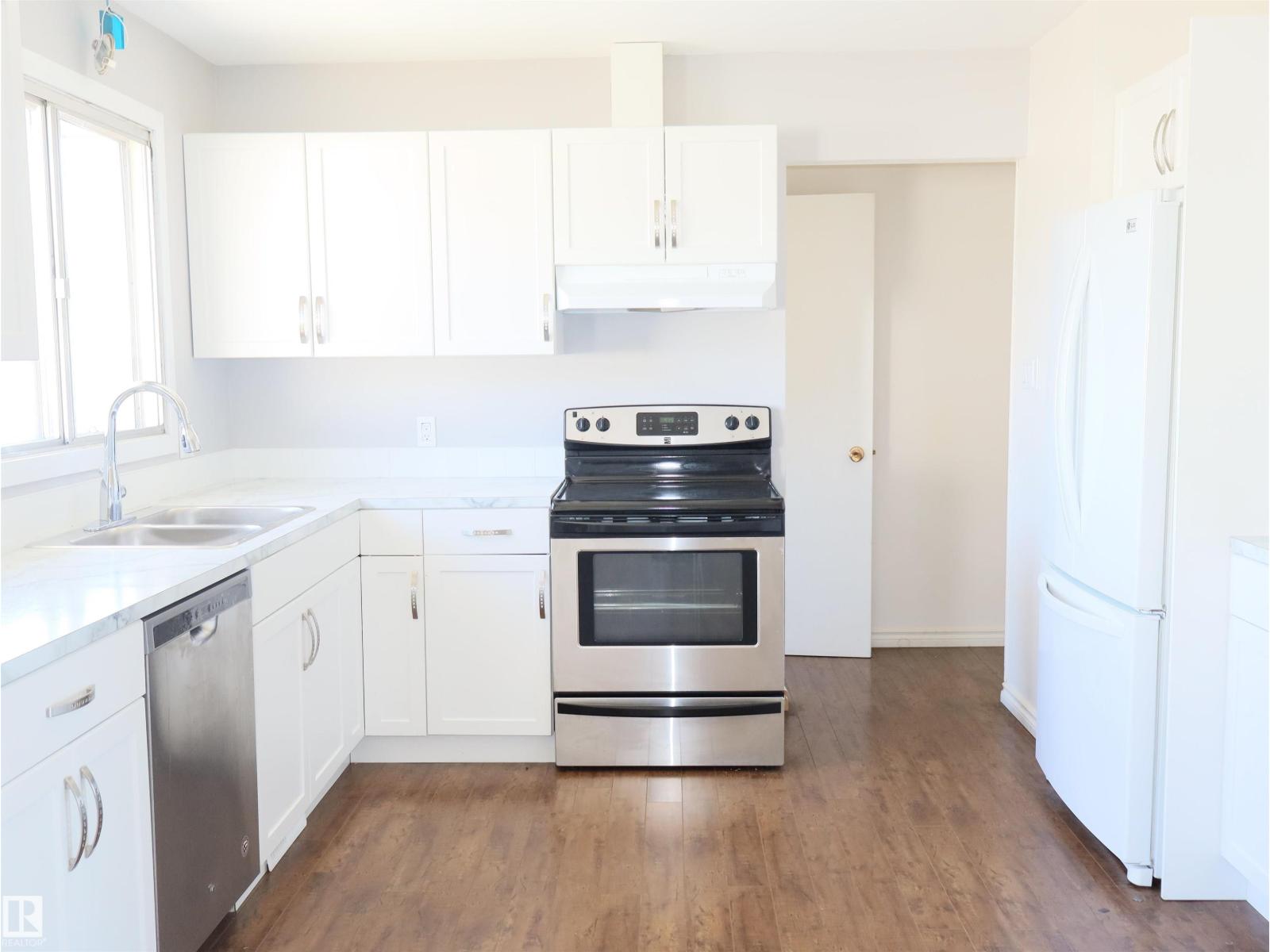 4934 49 Avenue - 16