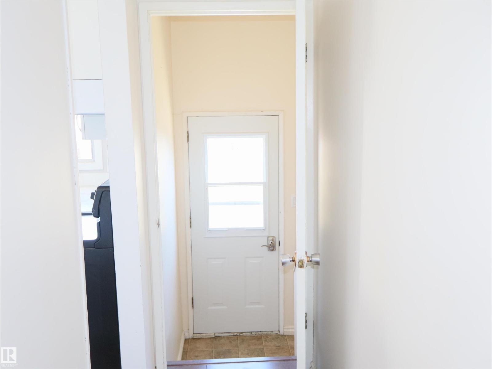 4934 49 Avenue - 18