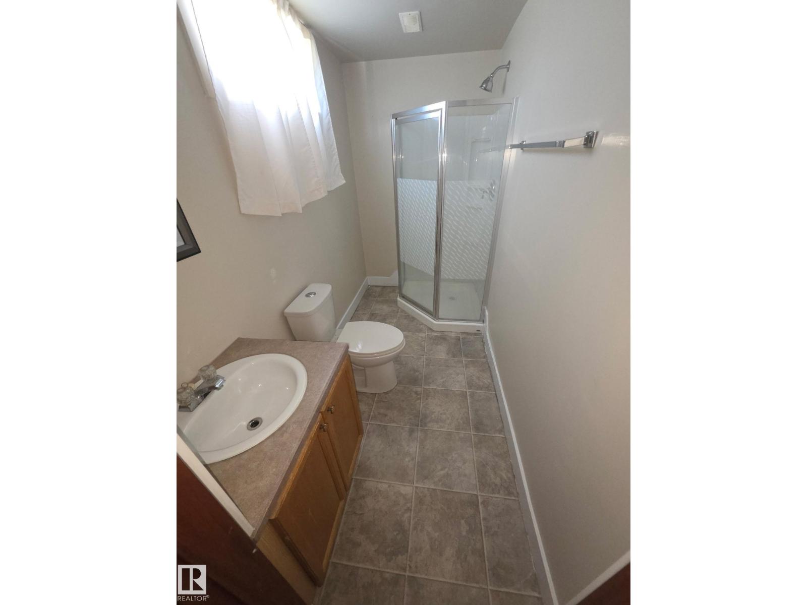4934 49 Avenue - 28