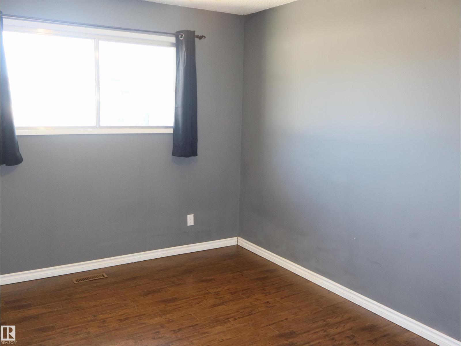 4934 49 Avenue - 22