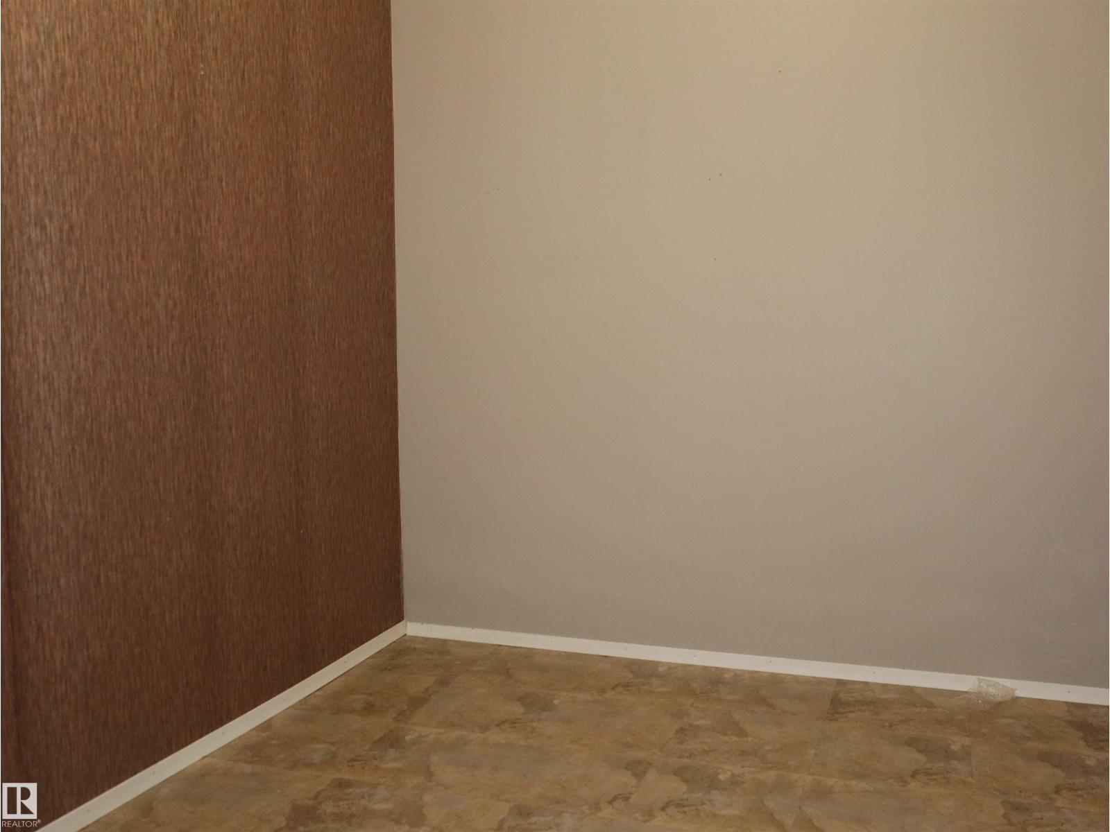 4934 49 Avenue - 34
