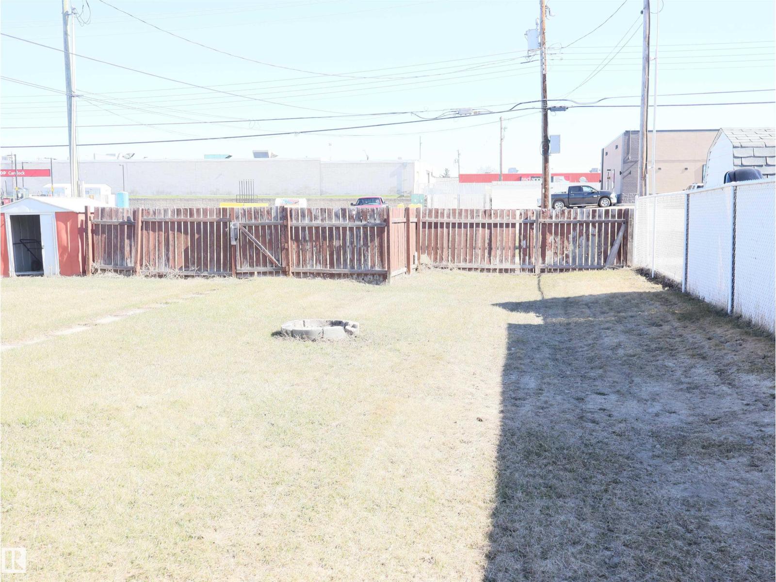 4934 49 Avenue - 8
