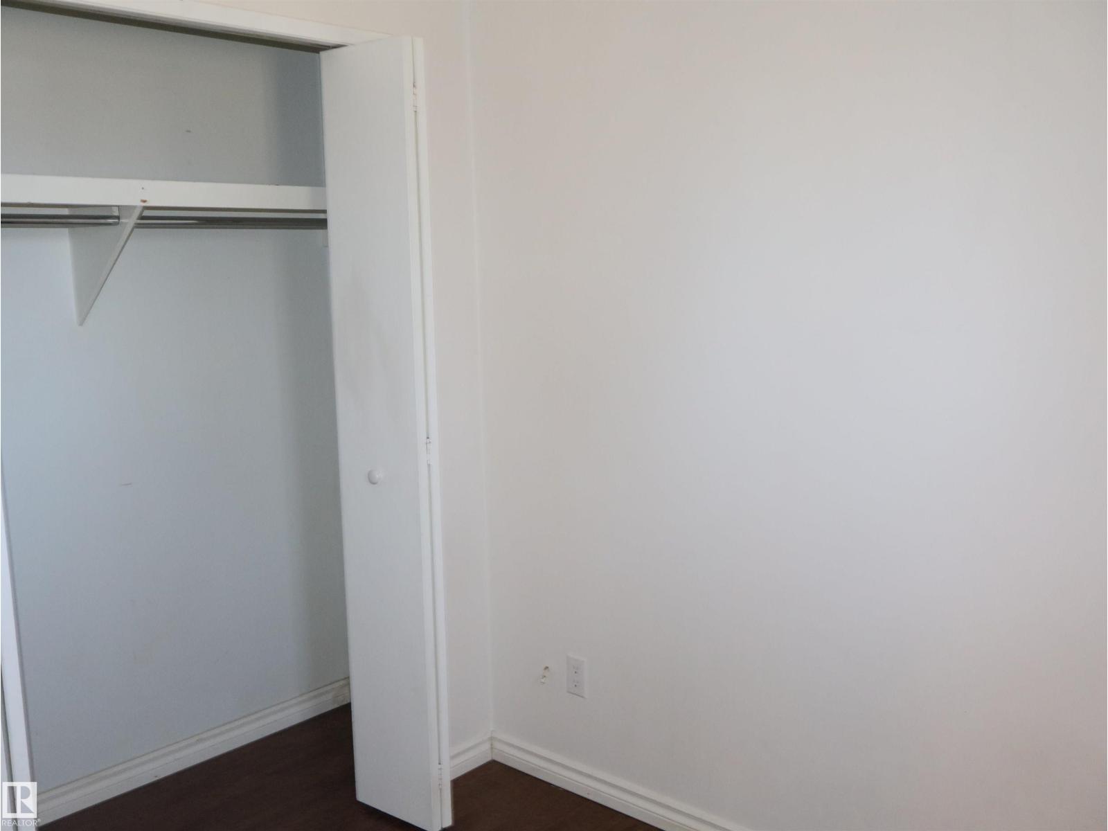 4934 49 Avenue - 25