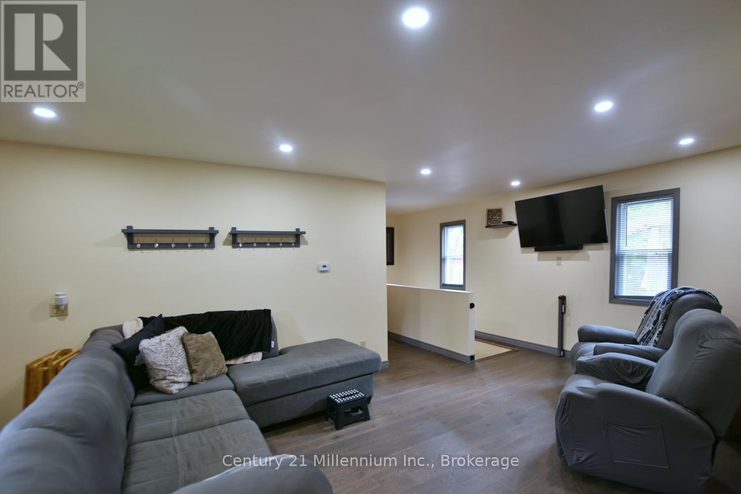 25 BERKELY STREET - 22