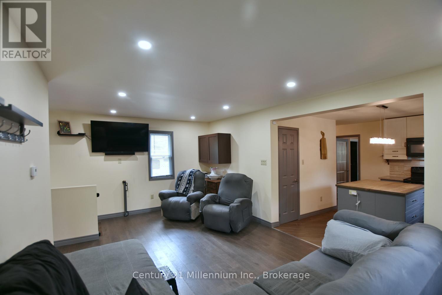 25 BERKELY STREET - 23