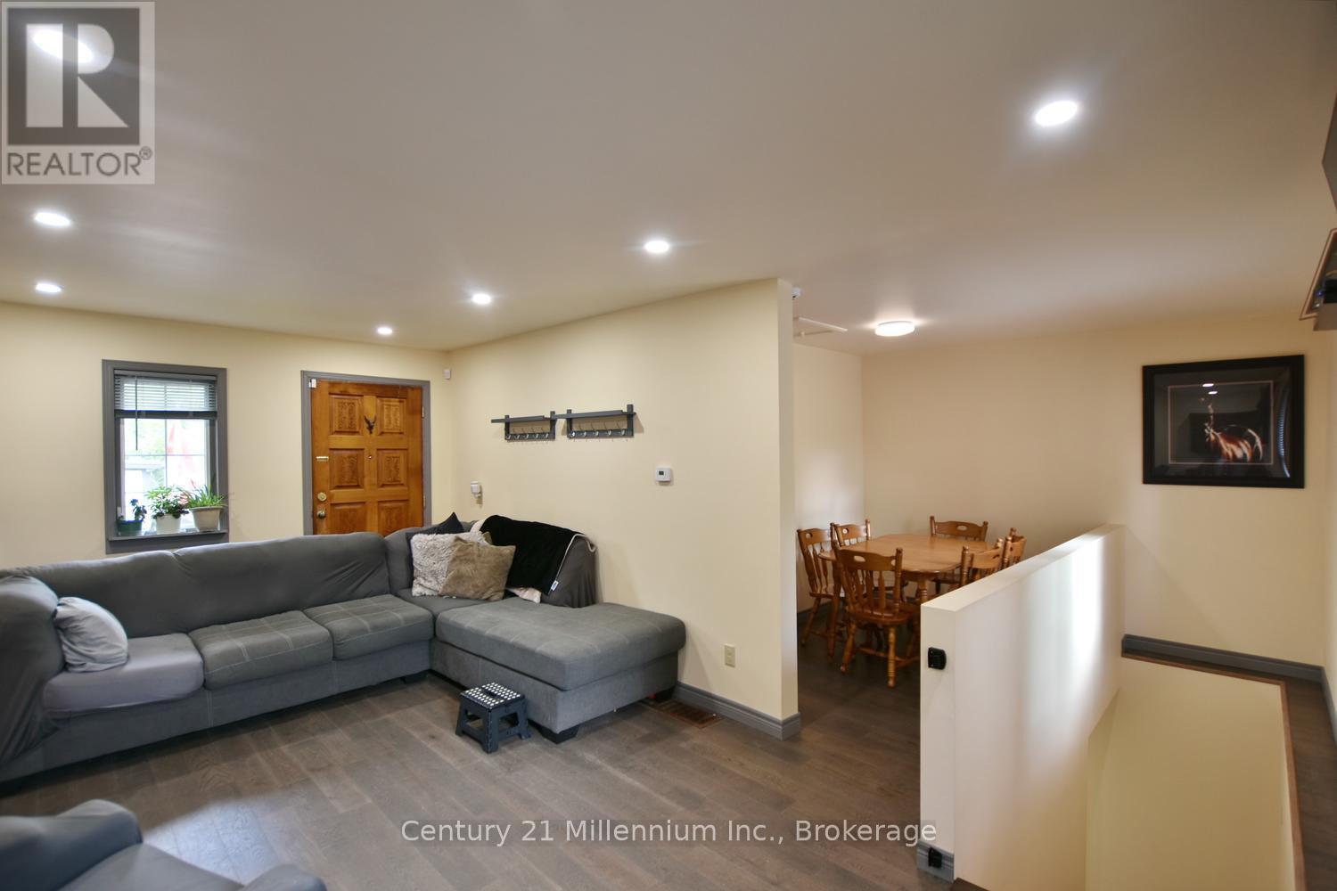 25 BERKELY STREET - 25