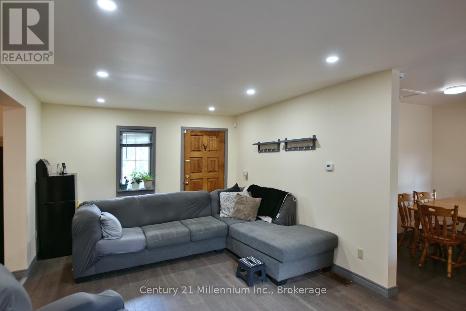 25 BERKELY STREET - 26