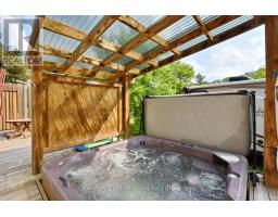 Sitting room - 25 Berkely Street, Wasaga Beach, ON L9Z2N6 Photo 6