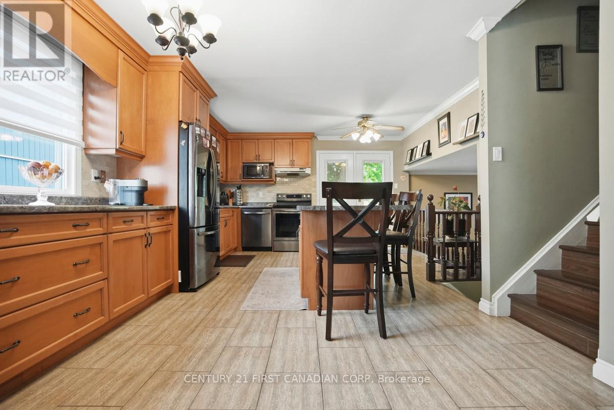 27 TUMBLEWEED CRESCENT - 10