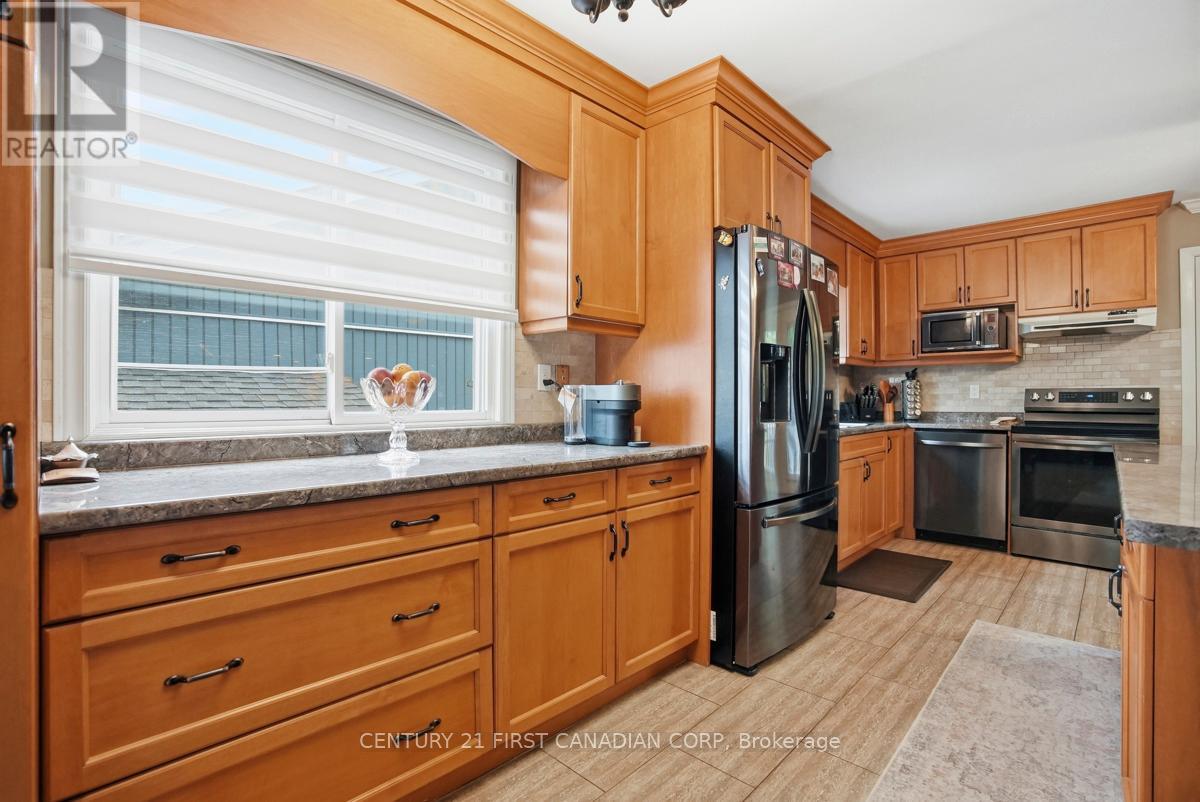 27 TUMBLEWEED CRESCENT - 11