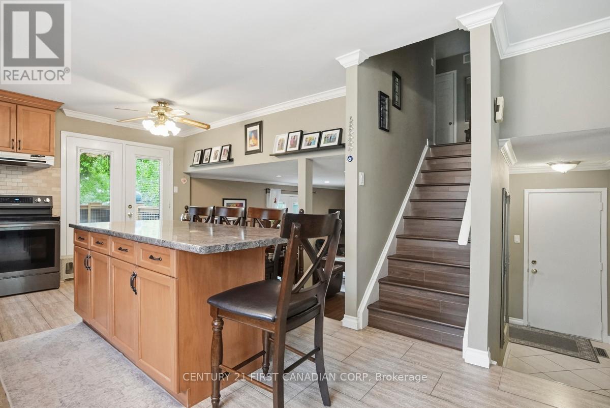 27 TUMBLEWEED CRESCENT - 12