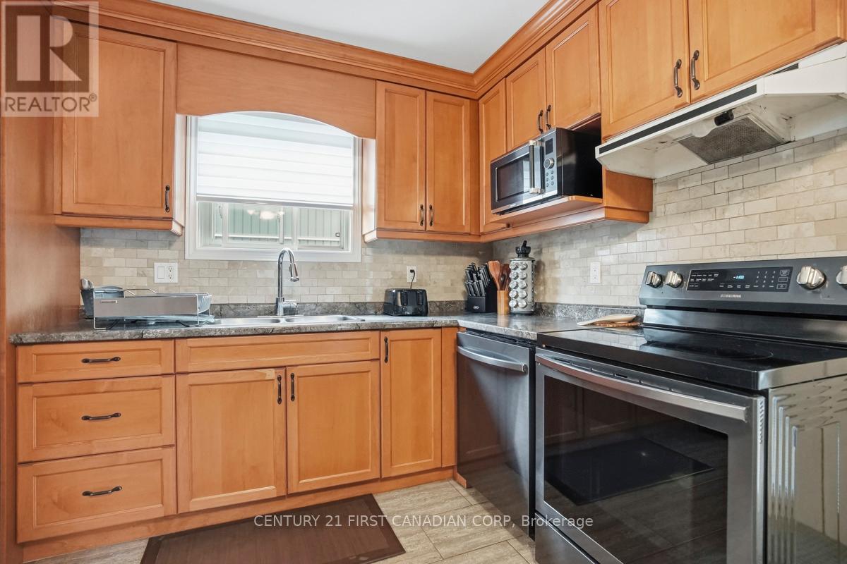 27 TUMBLEWEED CRESCENT - 13