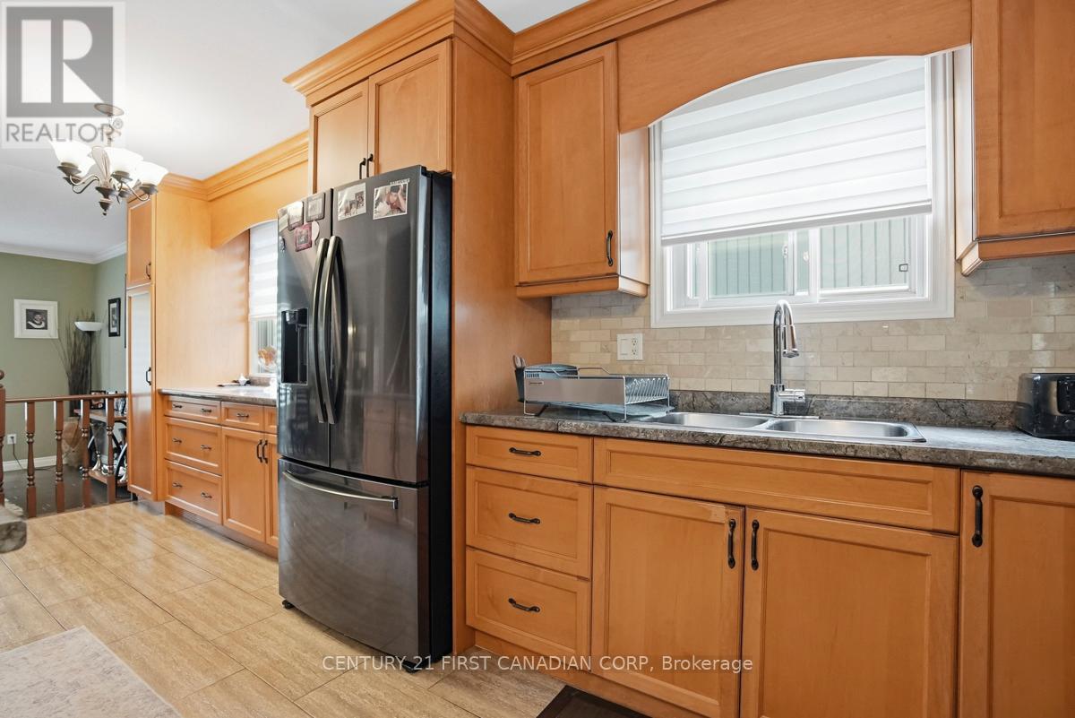 27 TUMBLEWEED CRESCENT - 14