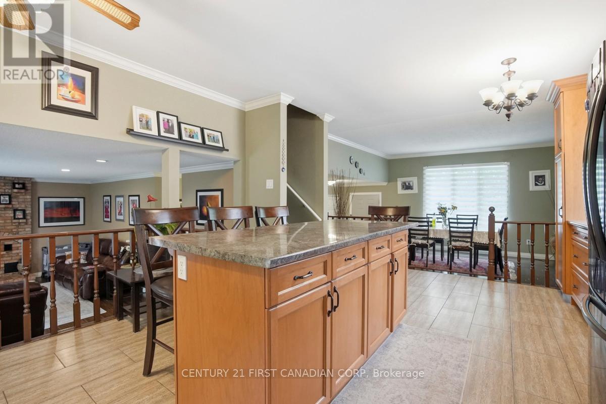 27 TUMBLEWEED CRESCENT - 15