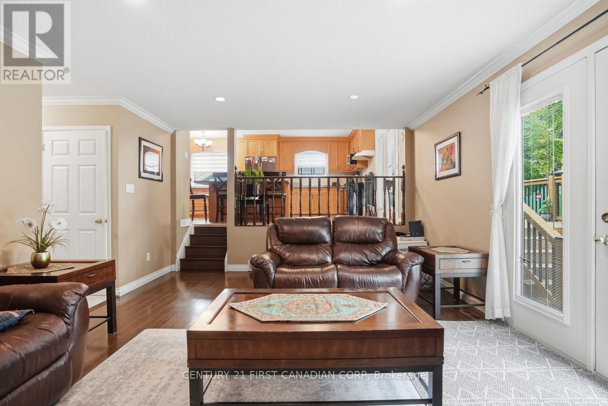 27 TUMBLEWEED CRESCENT - 16