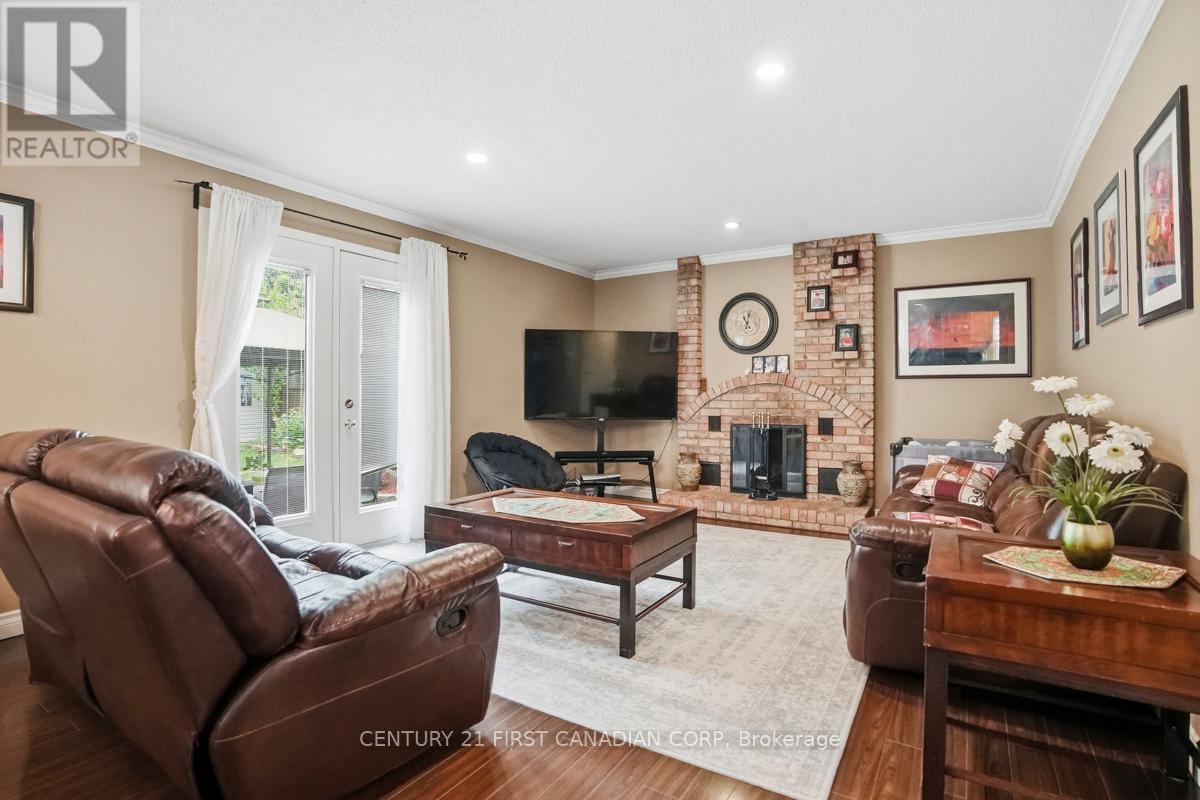 27 TUMBLEWEED CRESCENT - 17
