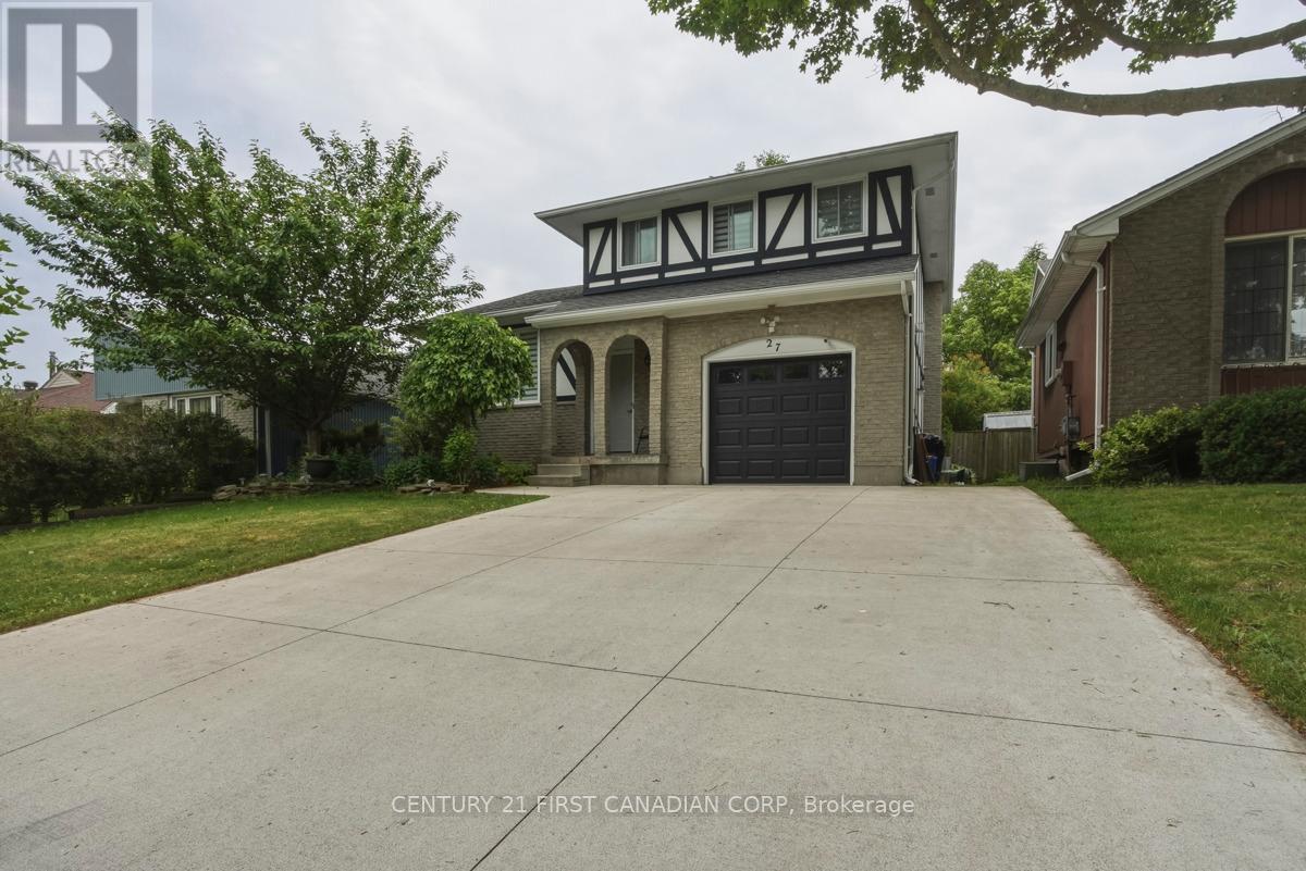 27 TUMBLEWEED CRESCENT - 2