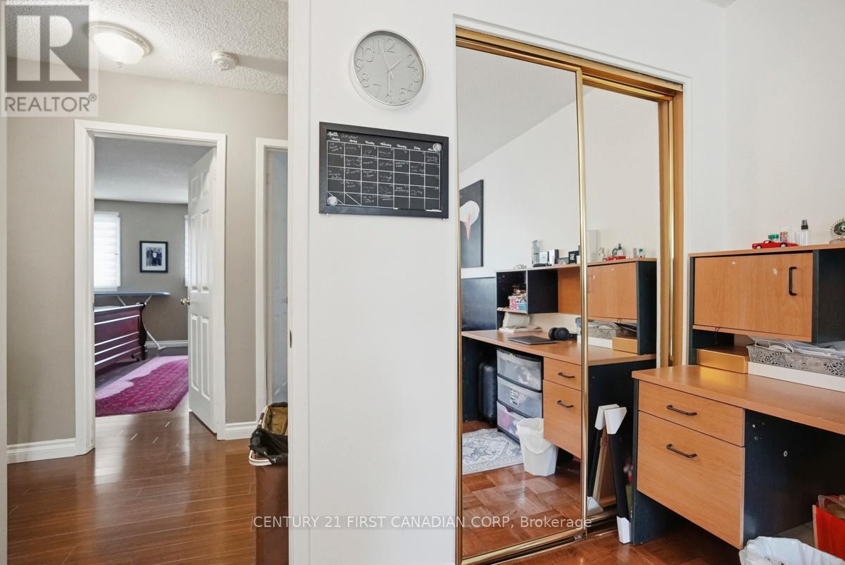 27 TUMBLEWEED CRESCENT - 22