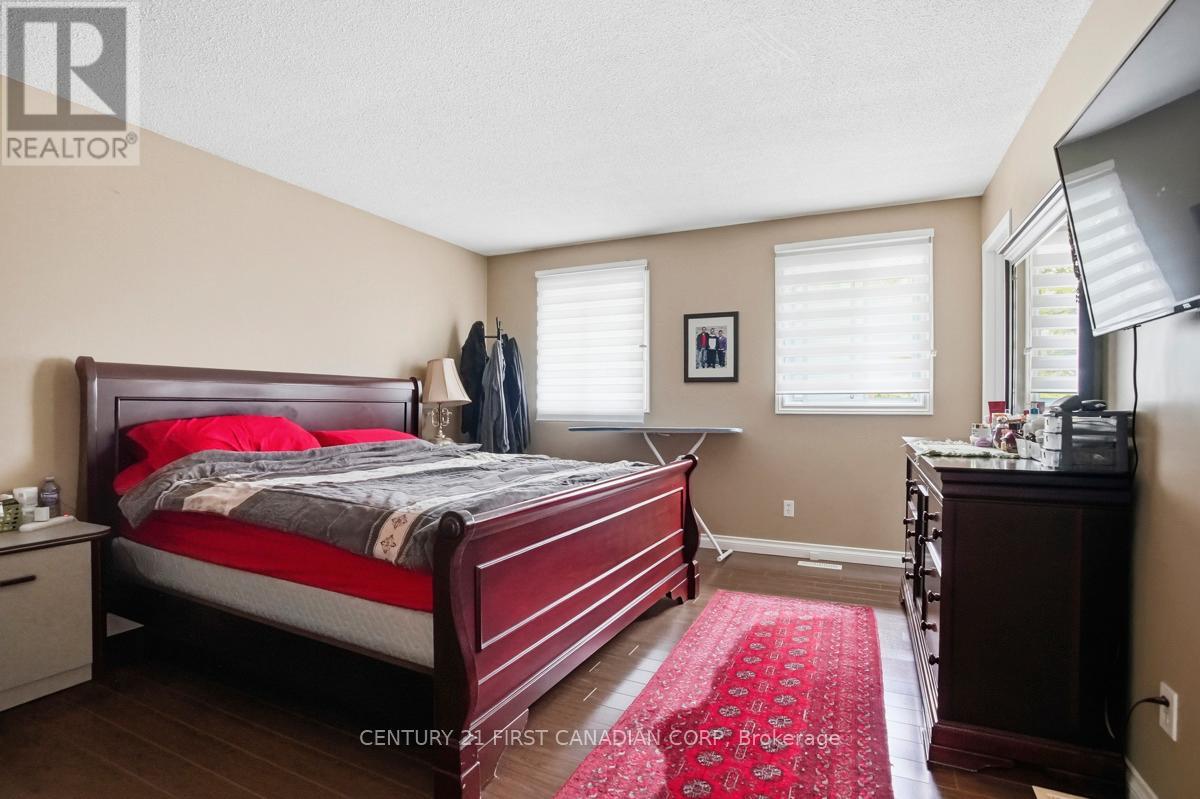 27 TUMBLEWEED CRESCENT - 23