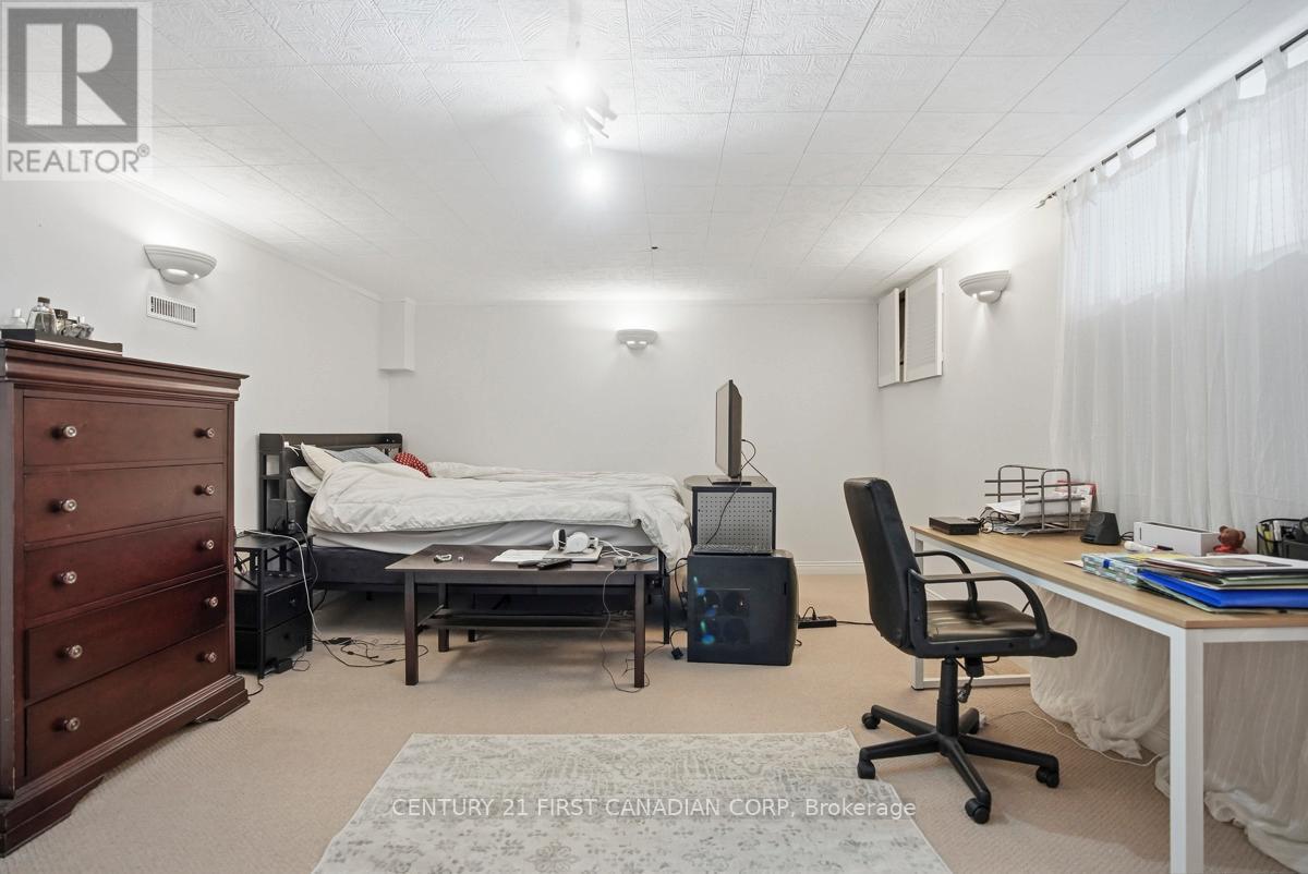 27 TUMBLEWEED CRESCENT - 30