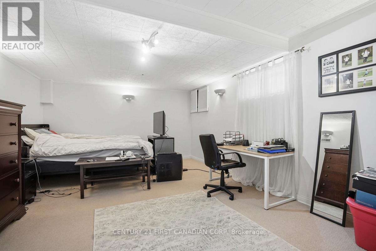 27 TUMBLEWEED CRESCENT - 31