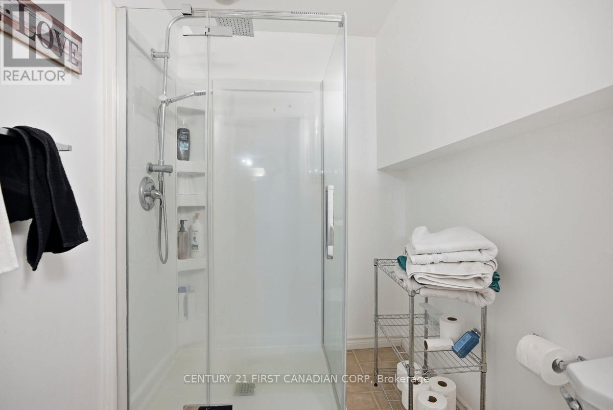 27 TUMBLEWEED CRESCENT - 33