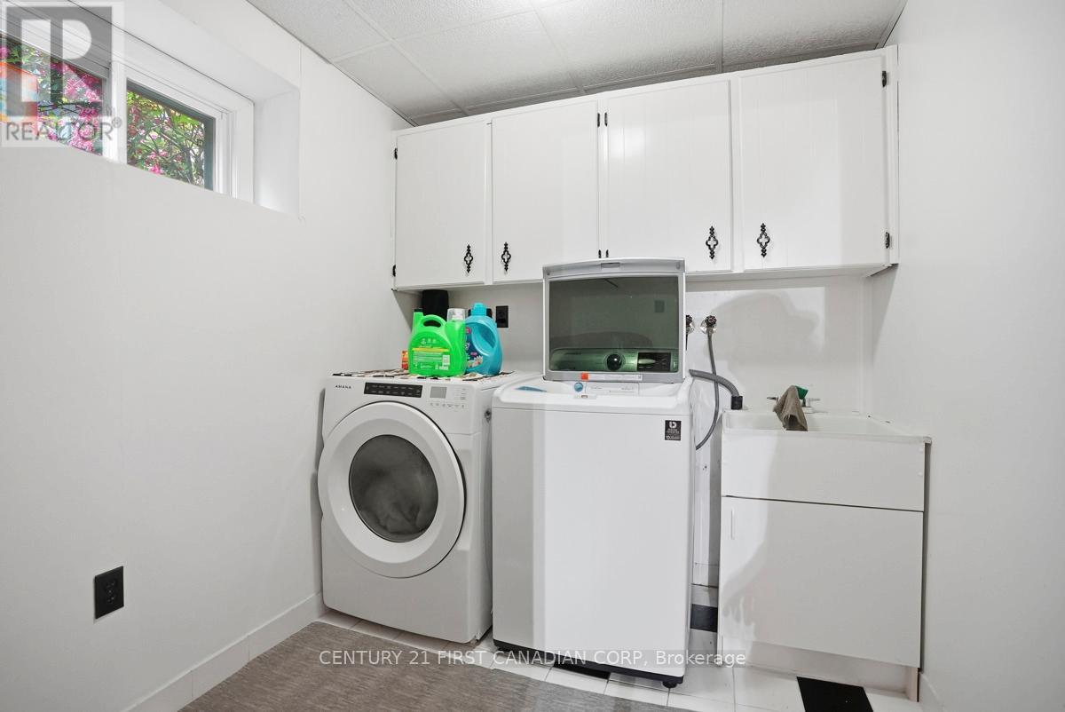 27 TUMBLEWEED CRESCENT - 34