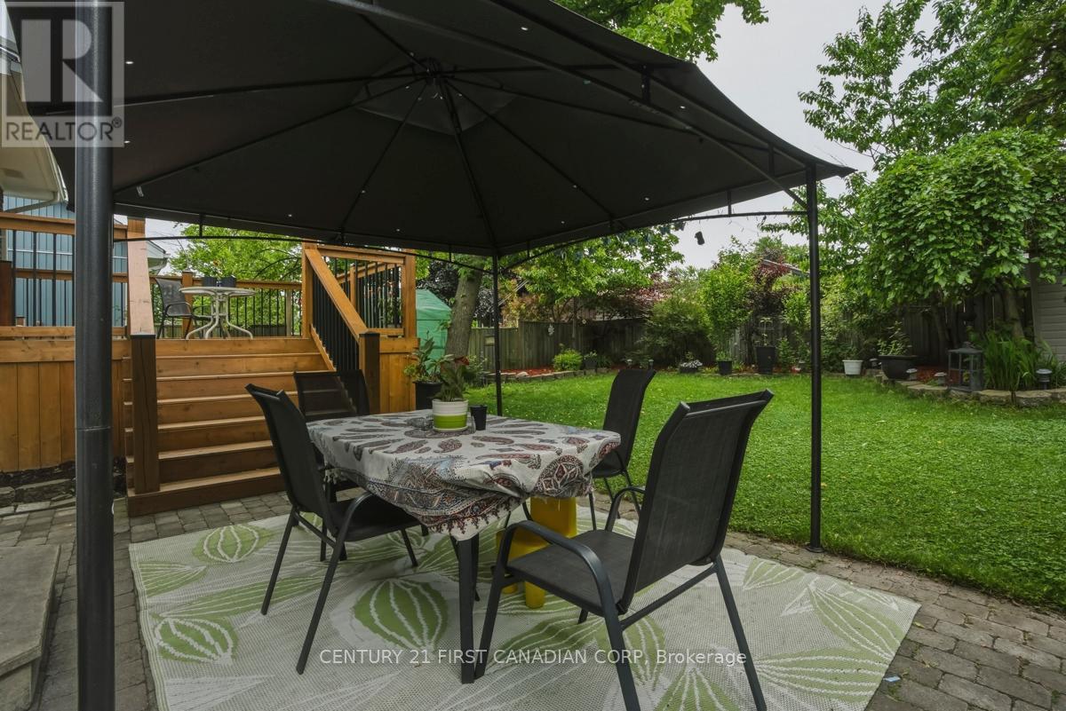 27 TUMBLEWEED CRESCENT - 40
