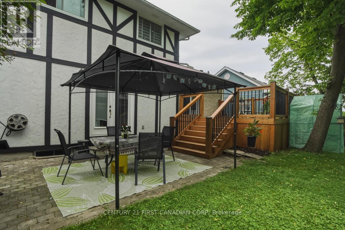 27 TUMBLEWEED CRESCENT - 44