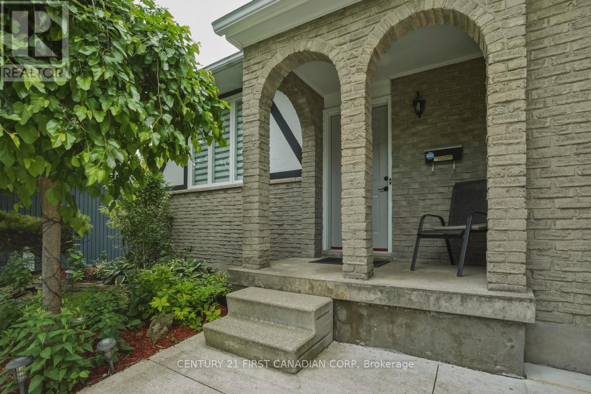 27 TUMBLEWEED CRESCENT - 5