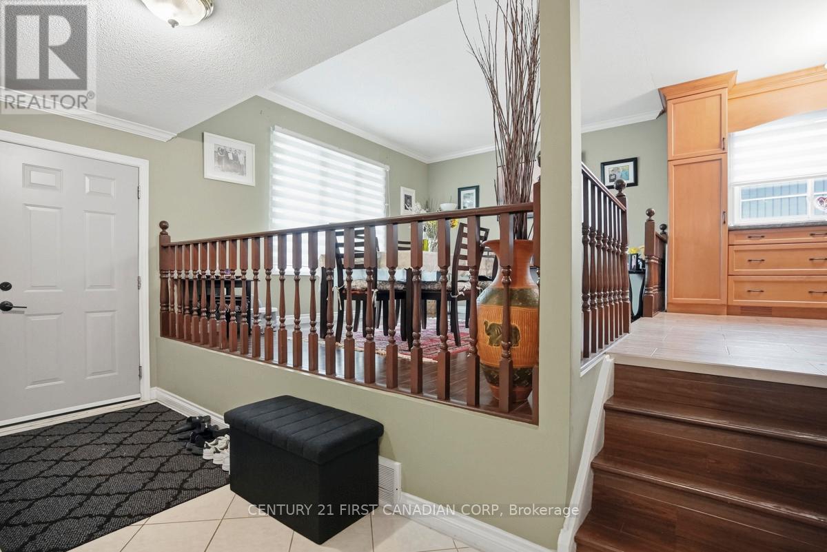 27 TUMBLEWEED CRESCENT - 8