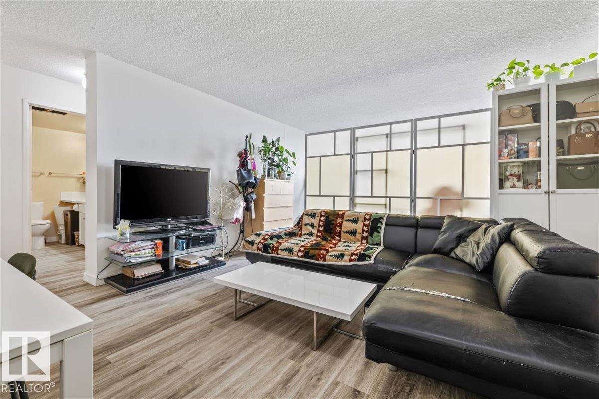 #77 8735 165 ST NW - 10