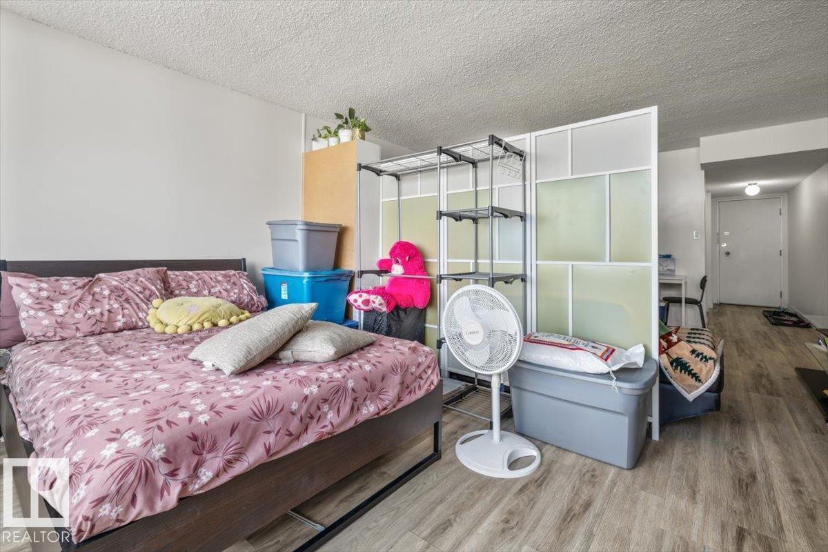 #77 8735 165 ST NW - 11