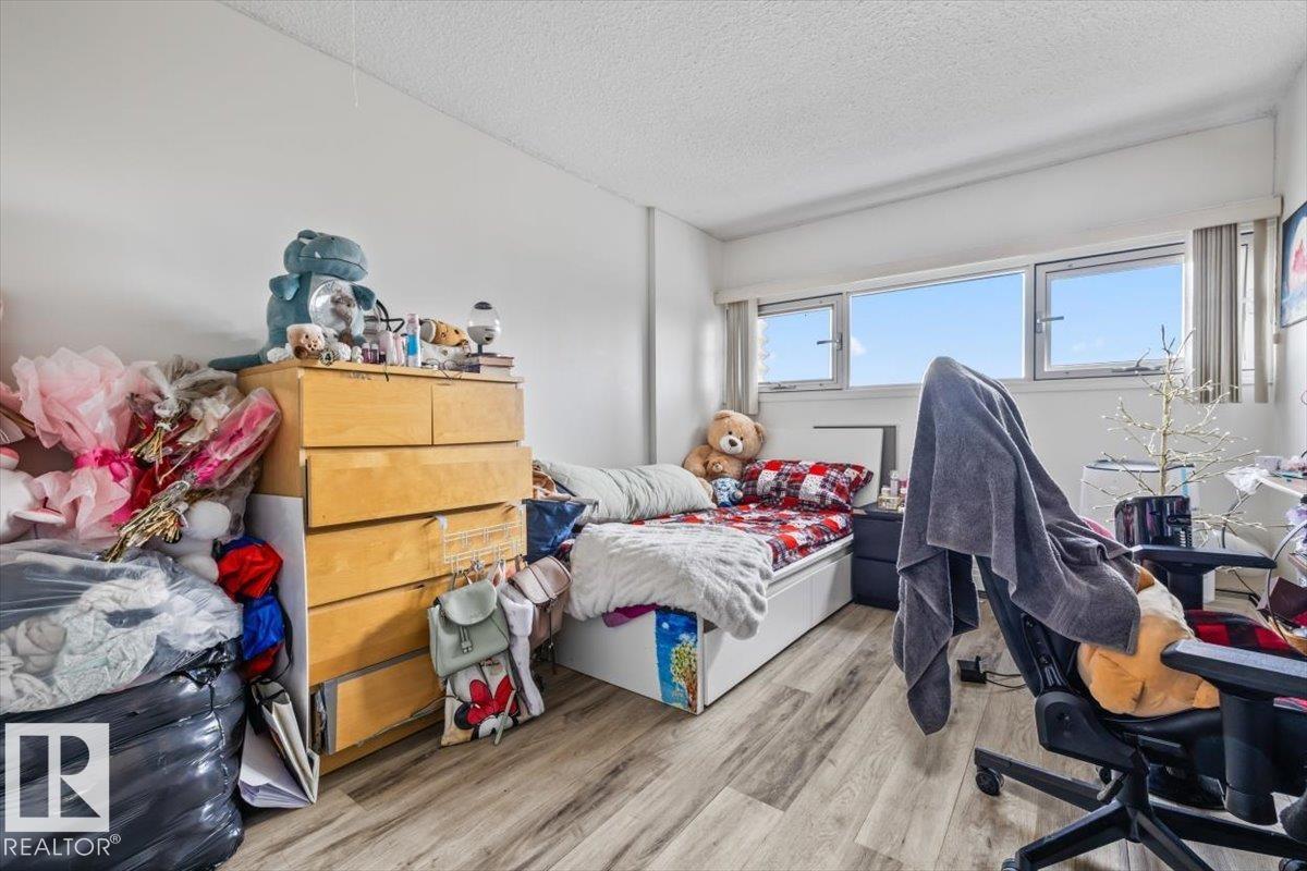 #77 8735 165 ST NW - 13