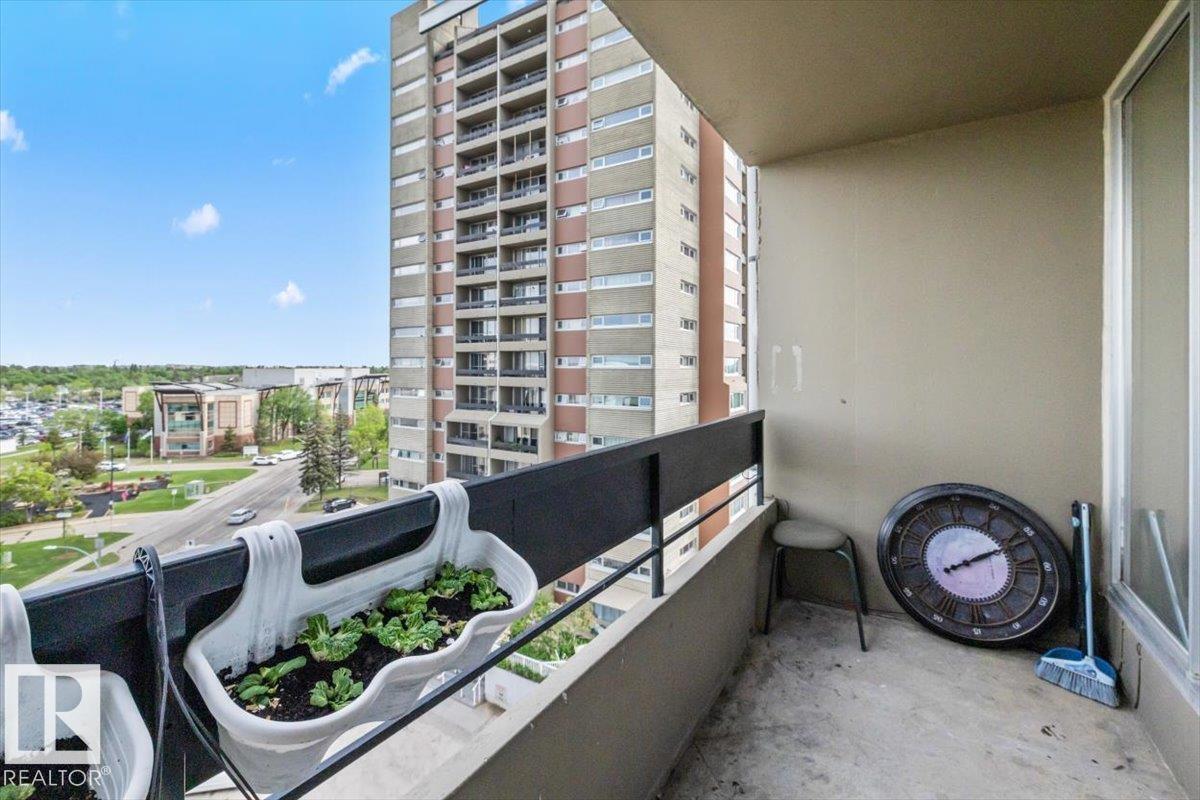 #77 8735 165 ST NW - 16