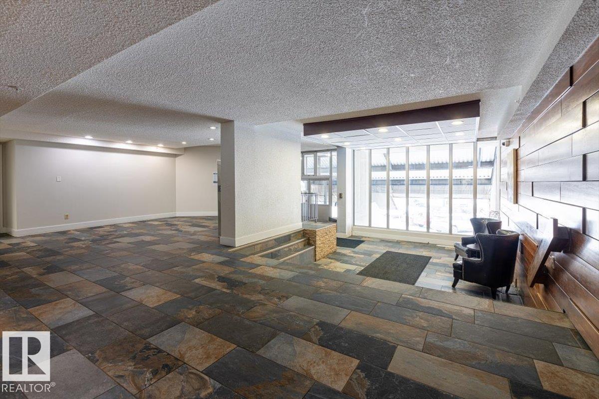 #77 8735 165 ST NW - 20
