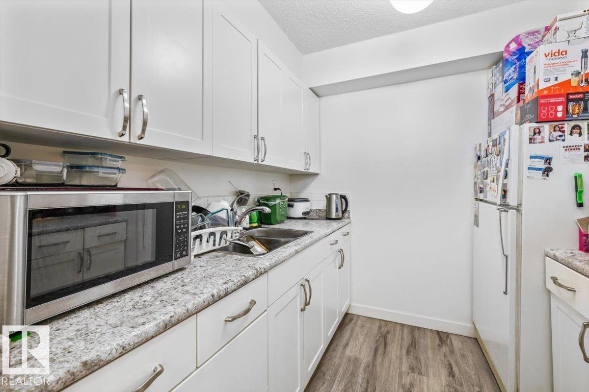#77 8735 165 ST NW - 6