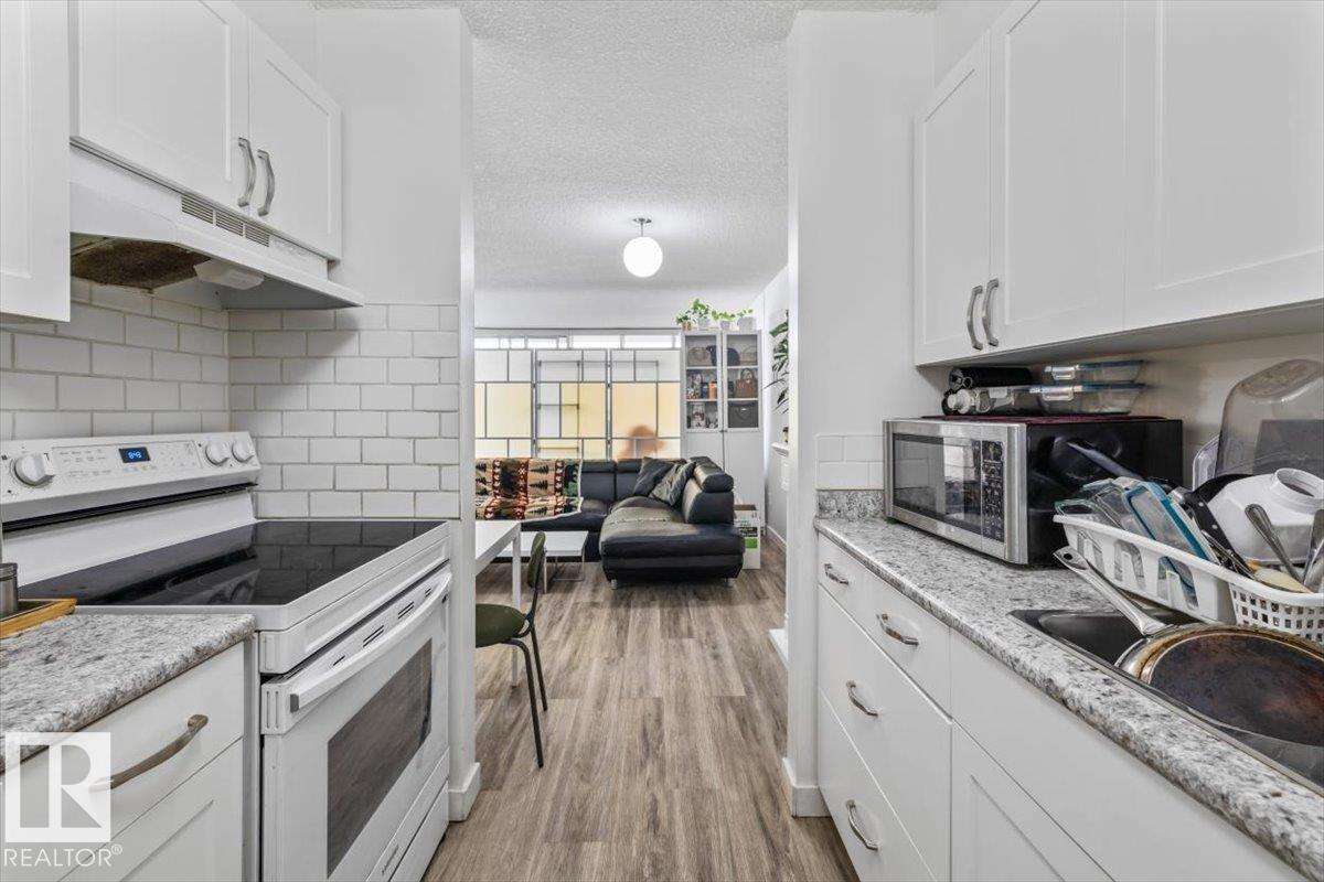 #77 8735 165 ST NW - 7