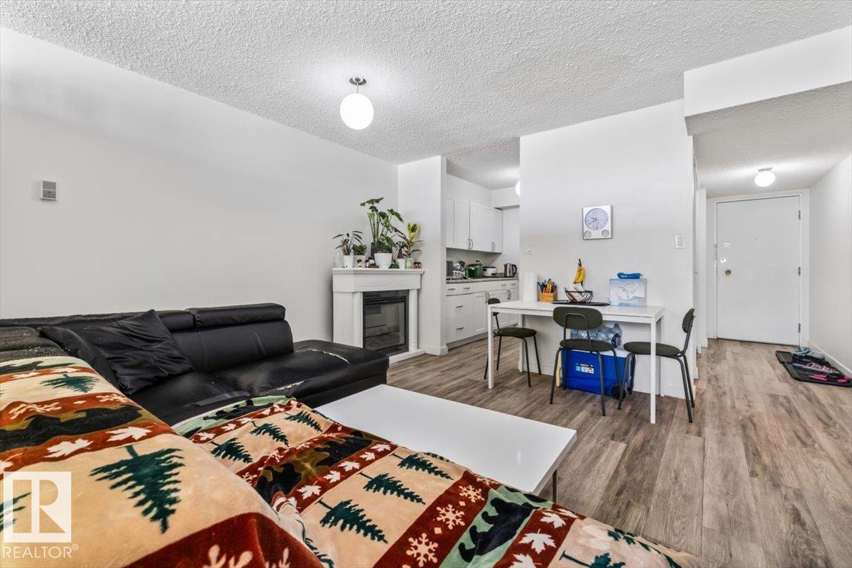 #77 8735 165 ST NW - 9